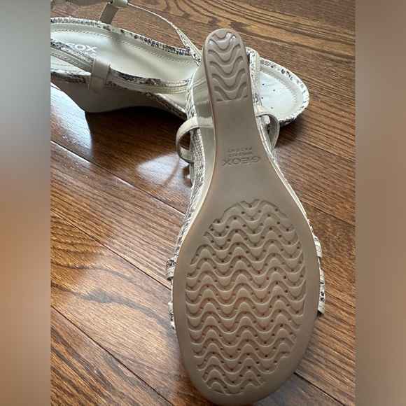 NWOT Geox Respira Snake Skin and Wedge Sandals in size 39 - Picture 3 of 4